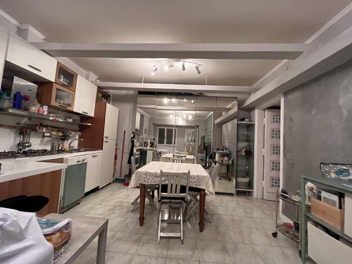Affitto Due Camere, Due Bagni In *