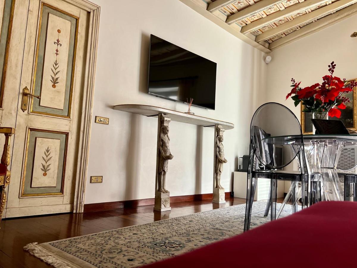 Babuino Imperial House
