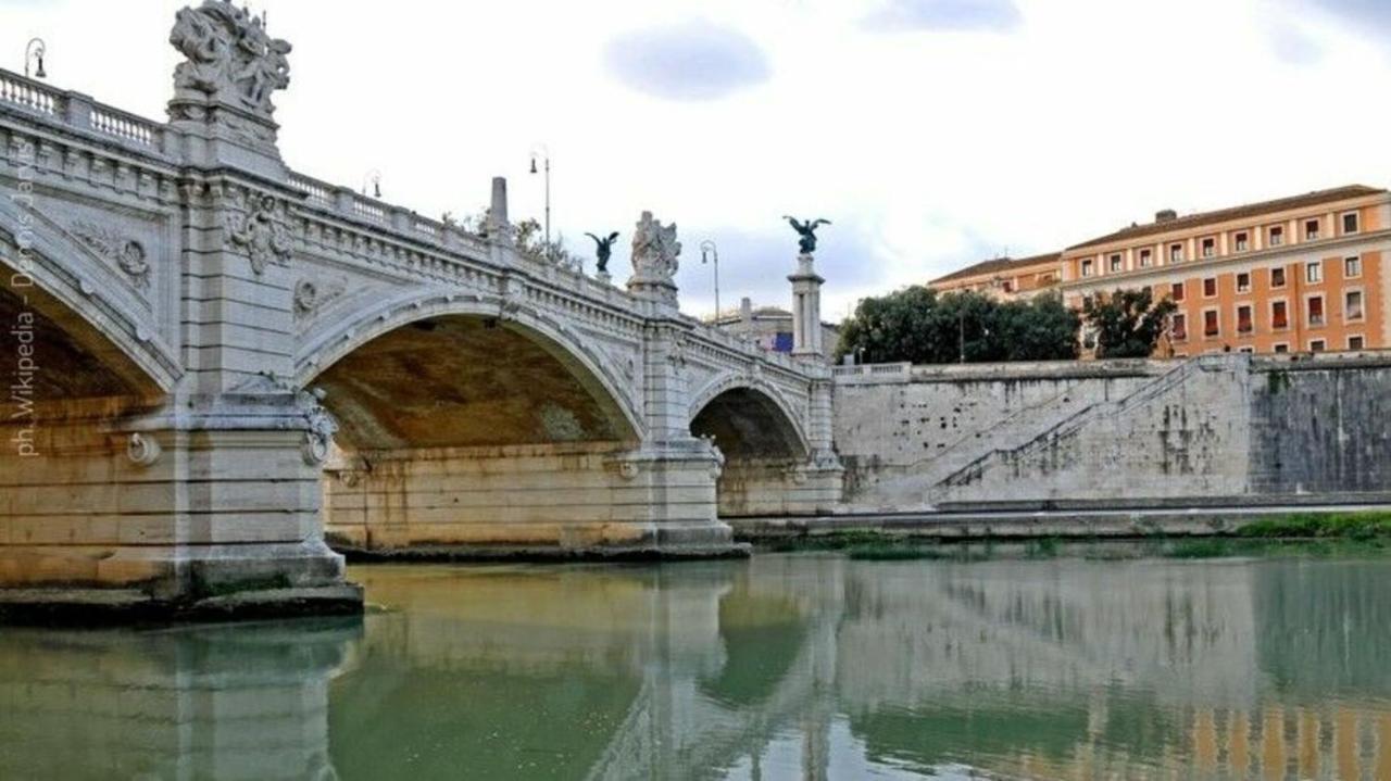 Vittorio Emanuele By Halldis Roma