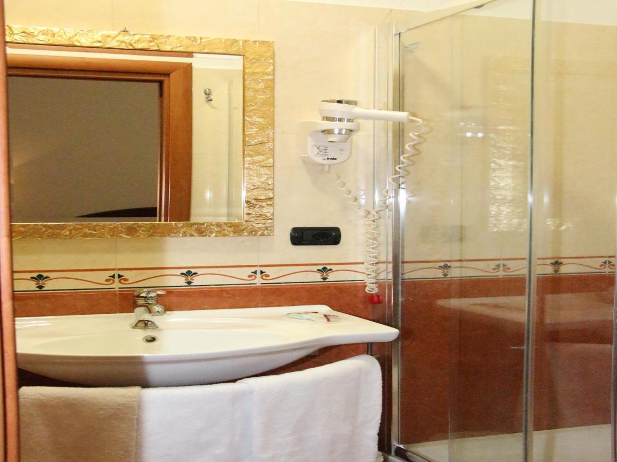 Galaxy 3* Roma