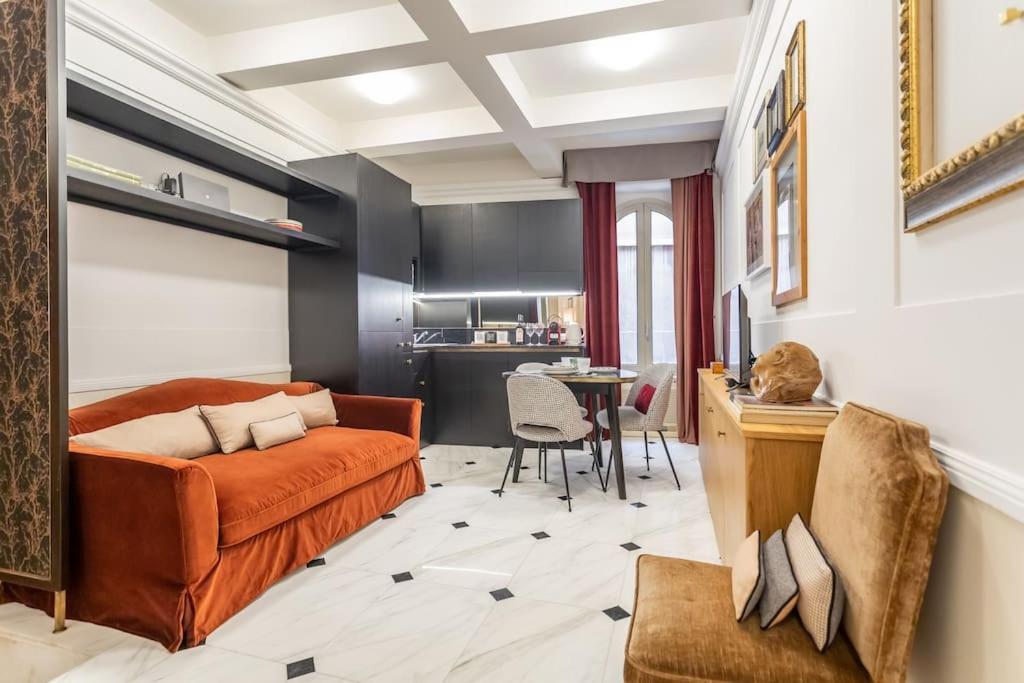 Stylish Spanish Steps Retreat Apartment Rom