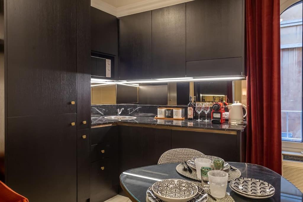 Apartment Stylish Spanish Steps Retreat Rom