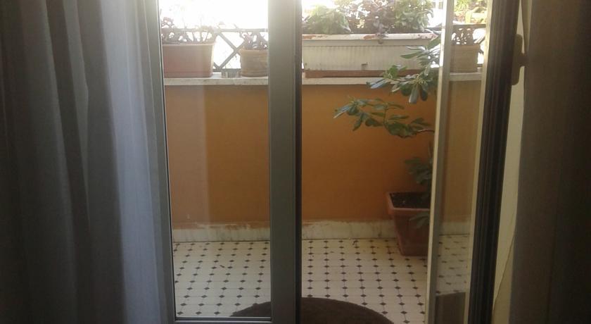 The Pope's Window 2* Roma