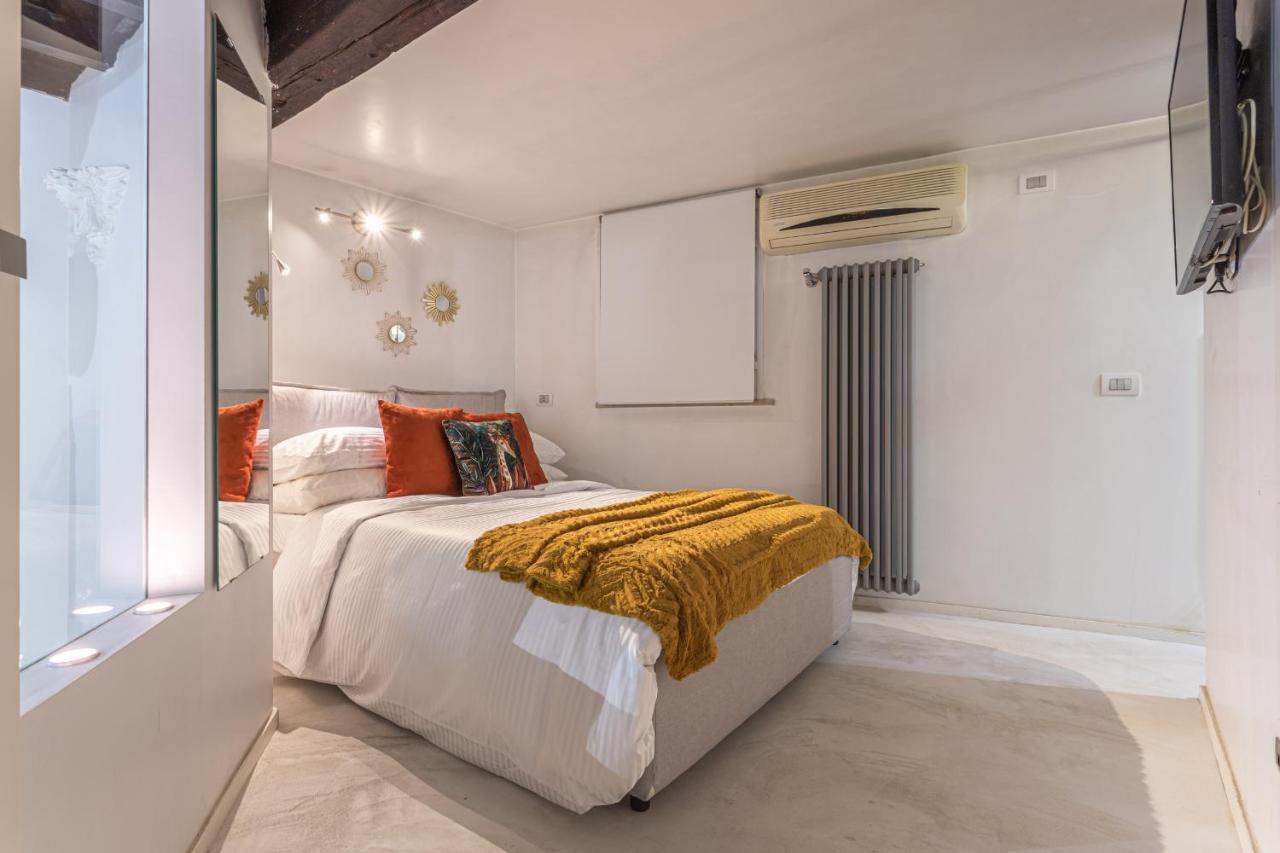 Lucrezia - Close To Piazza Navona * Rome