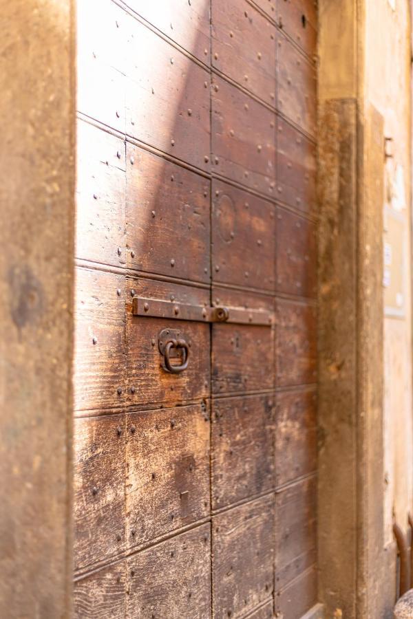 Lucrezia - Close To Piazza Navona *