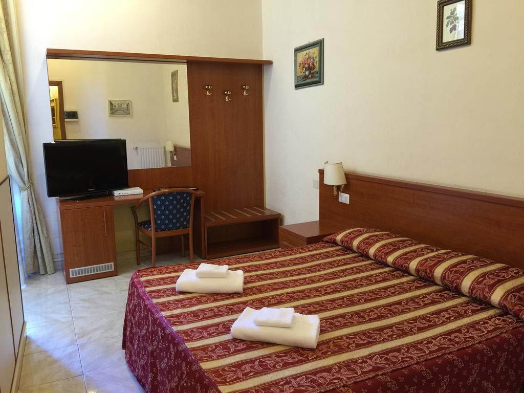 Azzurra Hotel 2*
