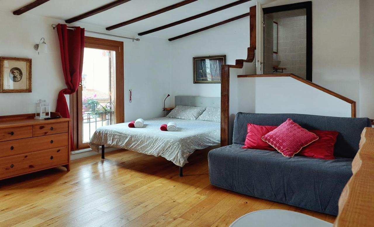 Leilighet Mattia's Penthouse - View Over Trastevere Roofs *