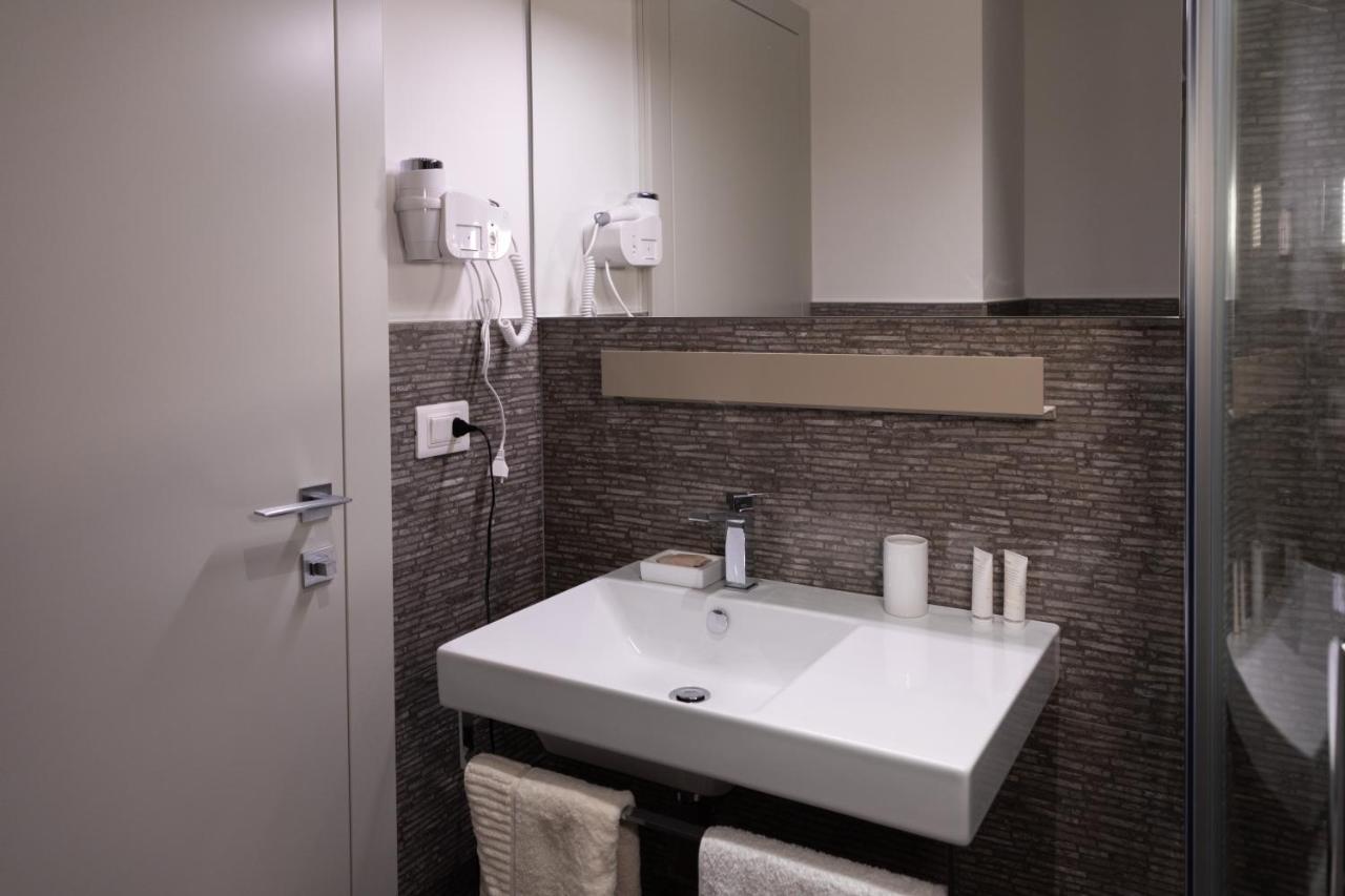 Flaminia354 - *