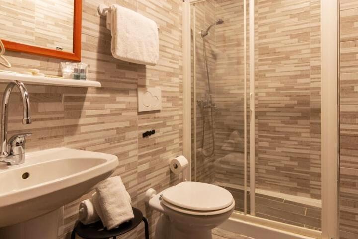 4-bdr Among Colosseum&termini 10-people Roma