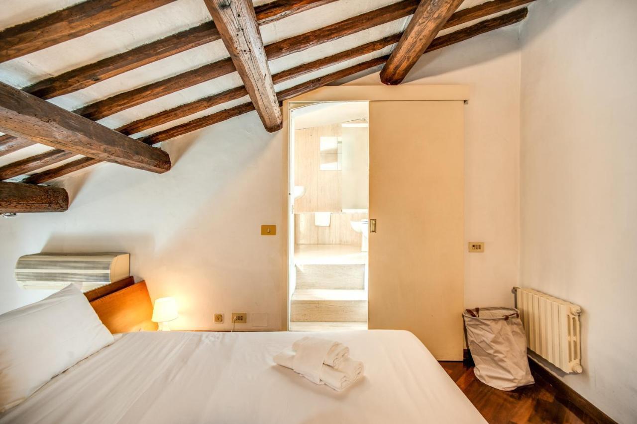 Lovely Attic With Private Terrace By Piazza Navona Leilighet *