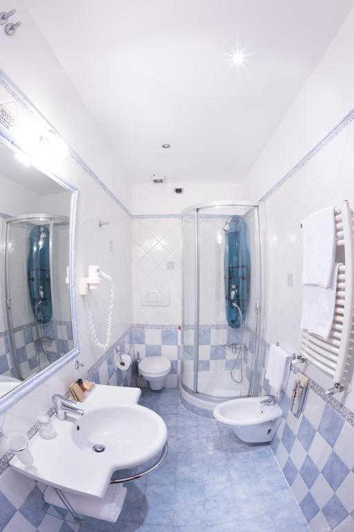 3rd Floor 69 Manin Street * Roma