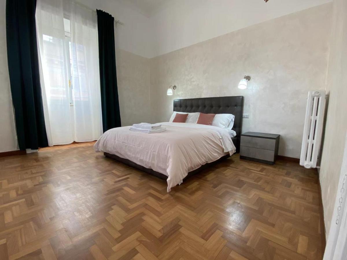 Cavour 44616 Roma