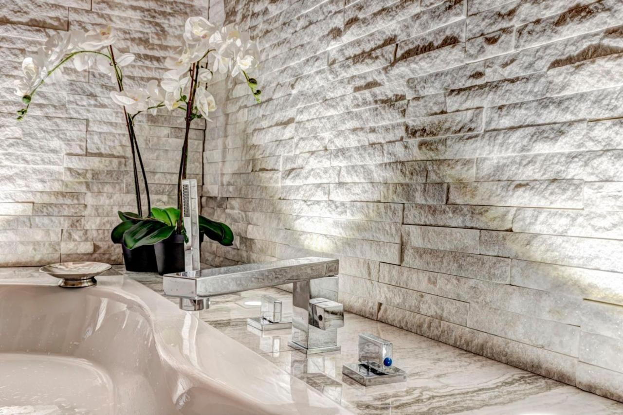 Trevi Luxury Jacuzzi Apartment *