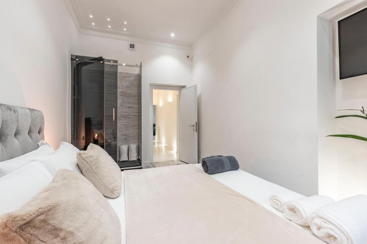 Trevi Luxury Jacuzzi Apartment