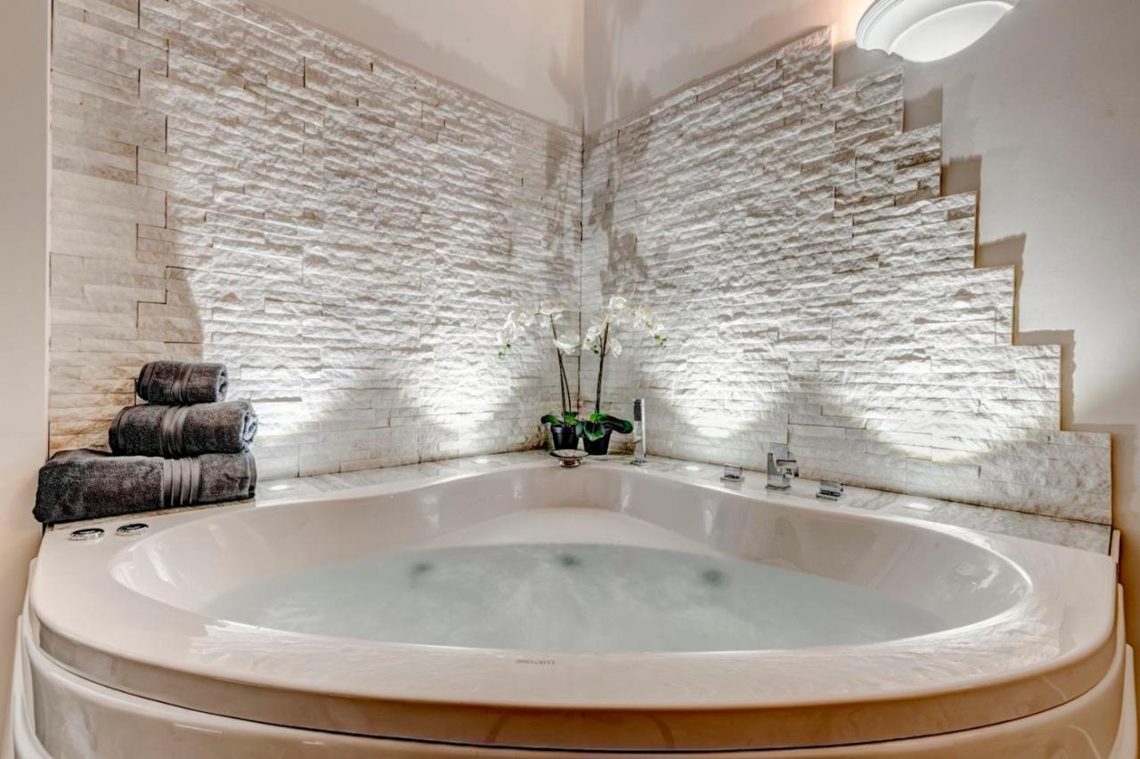 Trevi Luxury Jacuzzi Apartment