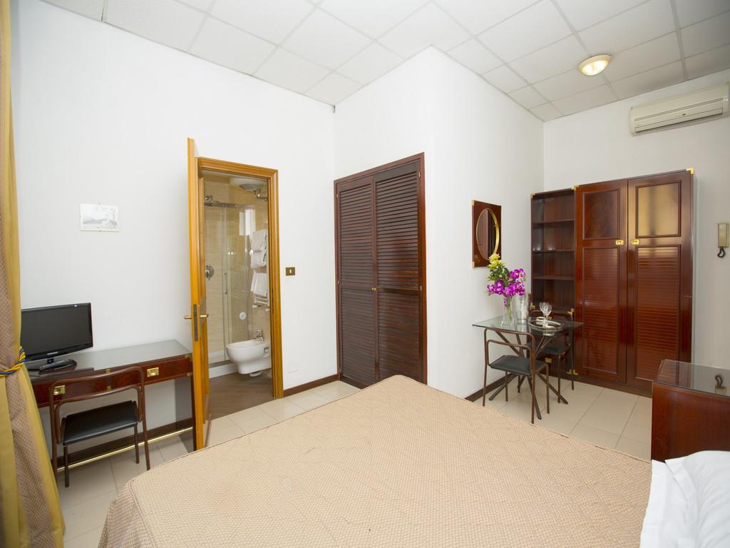 Tassoni Aparthotel 3*
