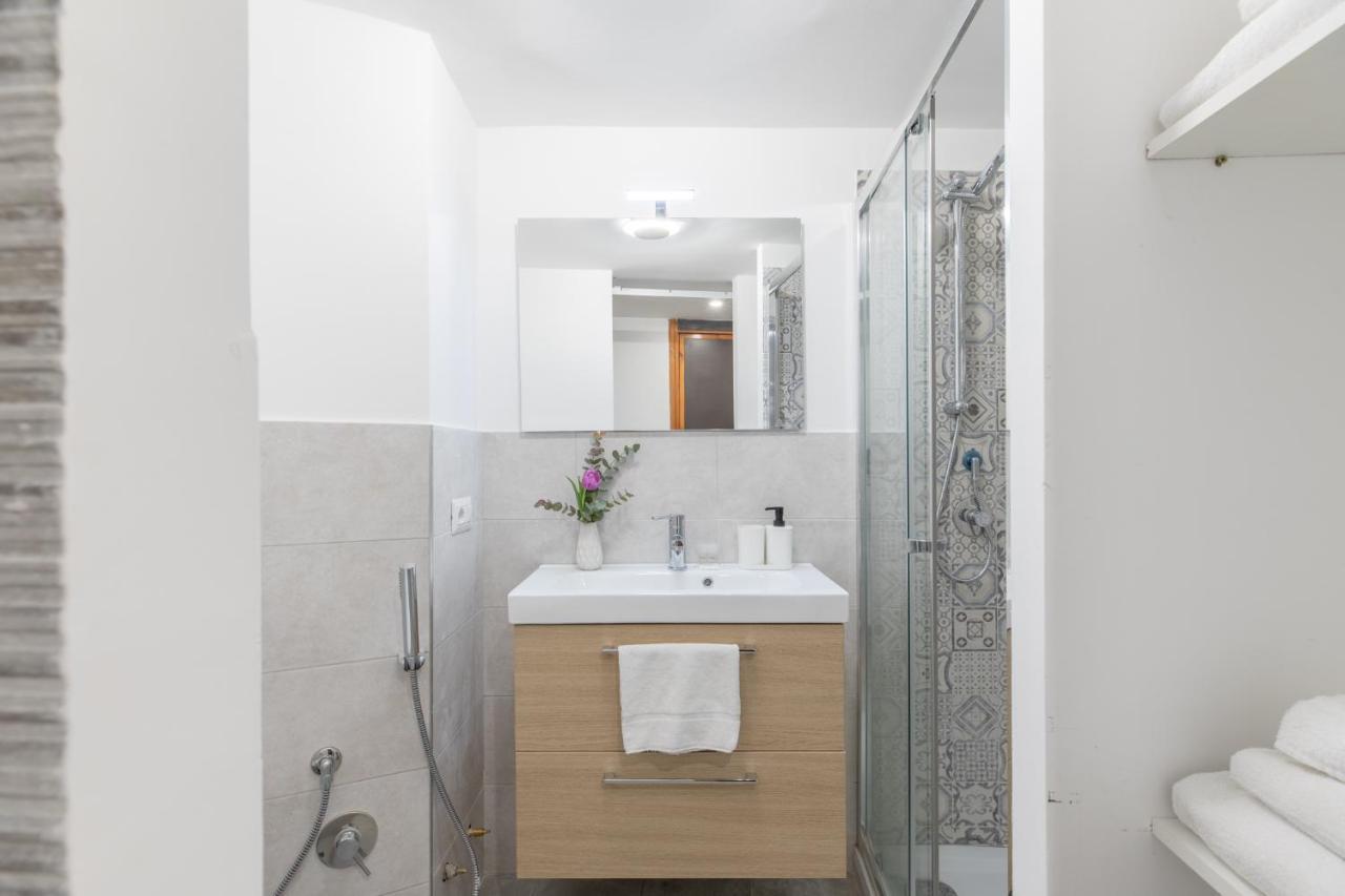 Iflat Small Studio In The Heart Of Trastevere * Rom