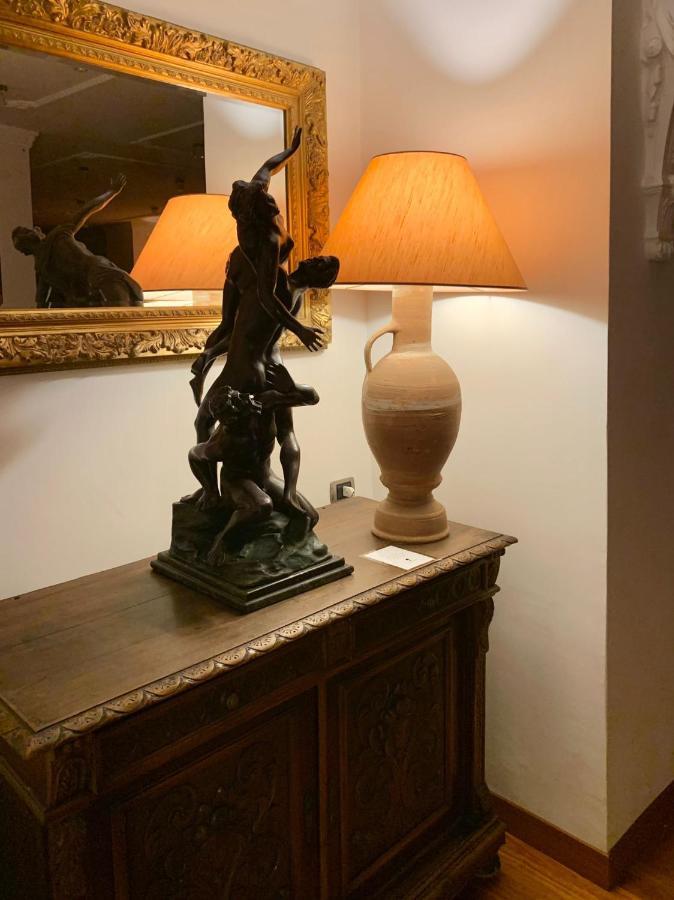 Residenza Tritone Luxury Trevi Fountain *