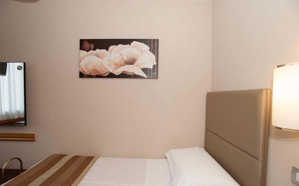 Hotel Western Piccadilly