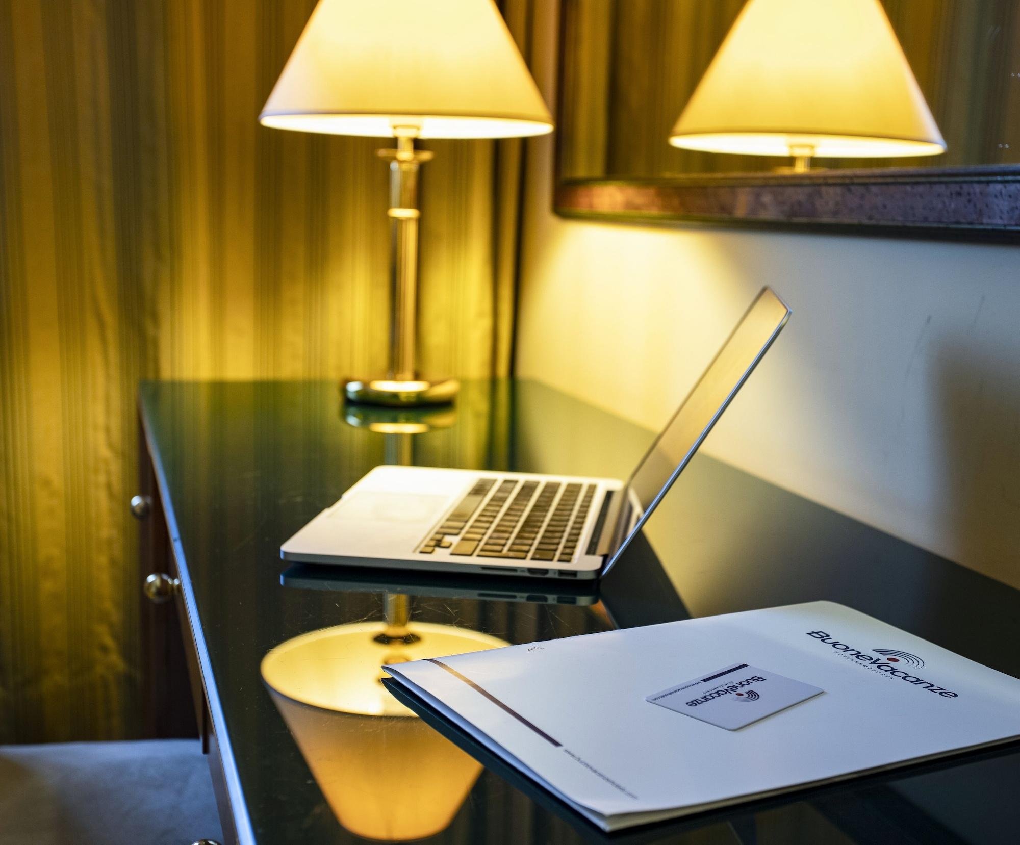 Bv Oly Hotel 4*