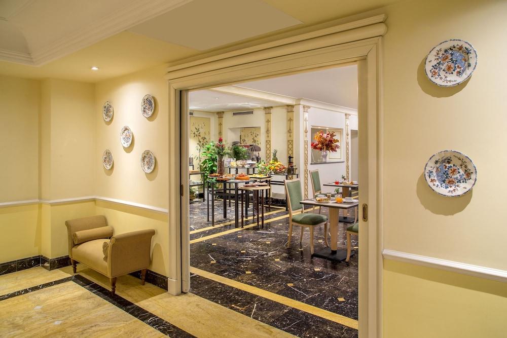 Donna Laura Palace By Omnia 4* Rom