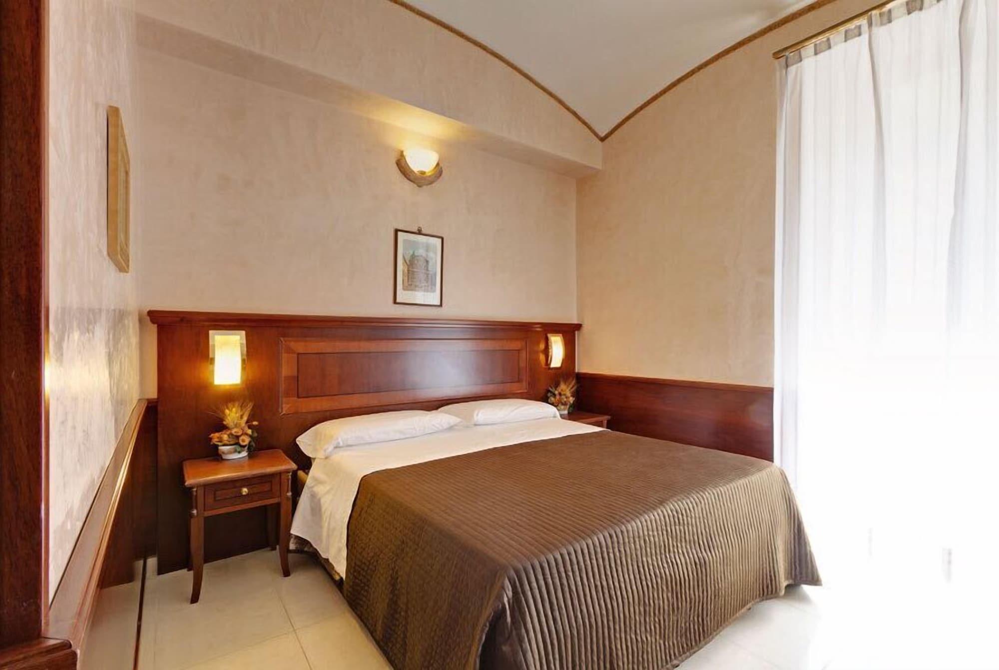 Robinson Hotell 2*