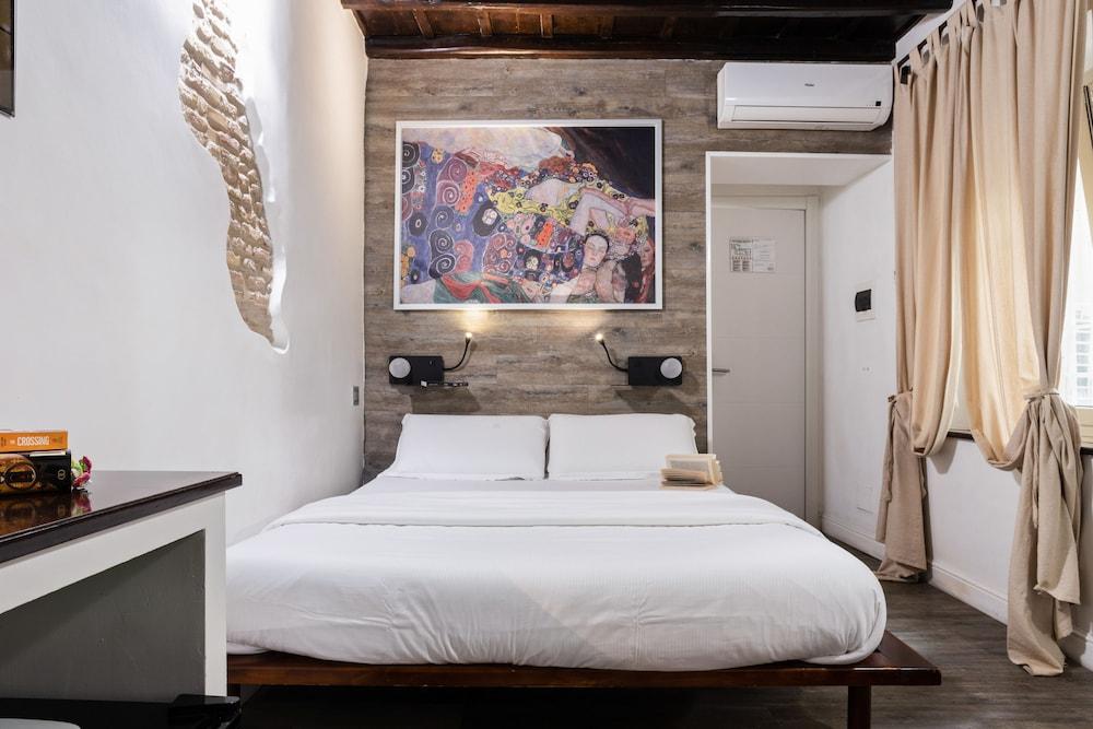 Irooms - Spanish Steps Affittacamere 4*