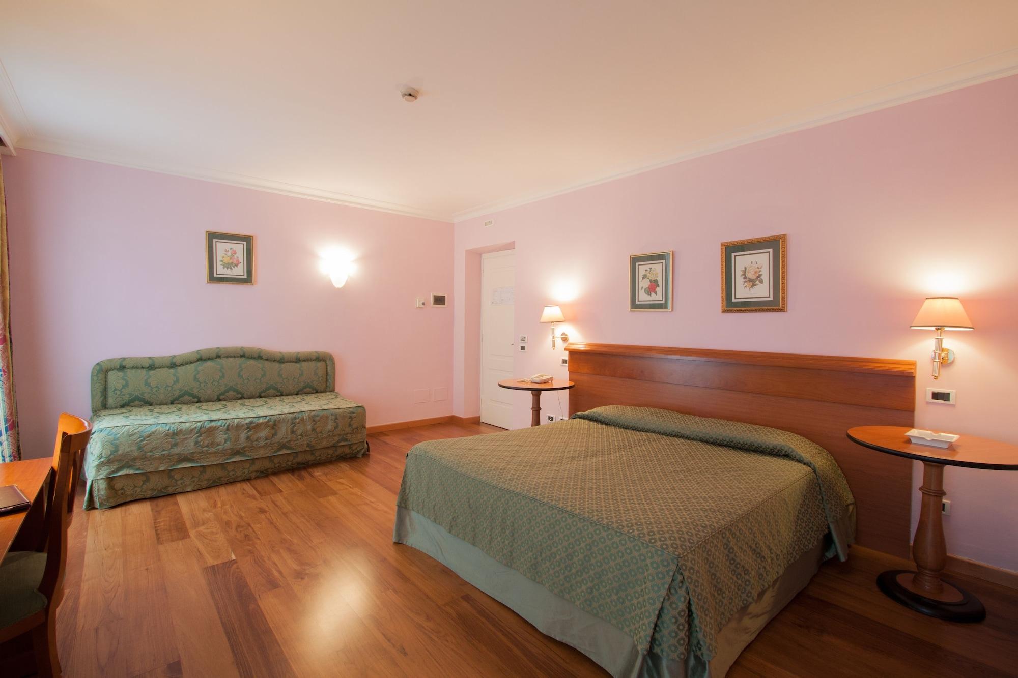Hotel Ateneo Garden Palace 4*