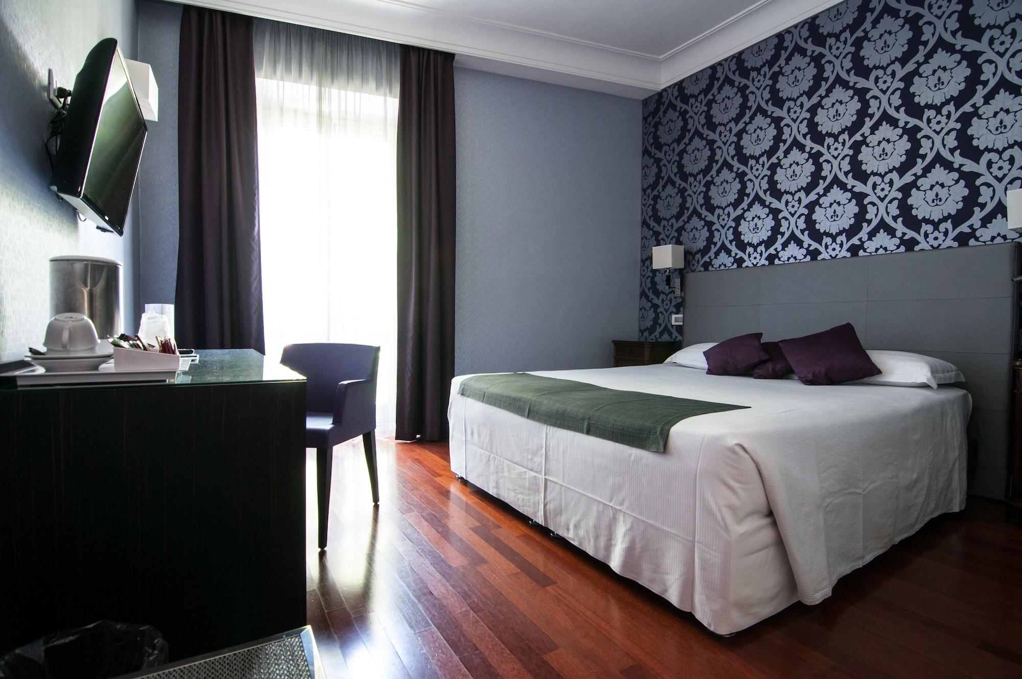 Alexandra Hotel 3*
