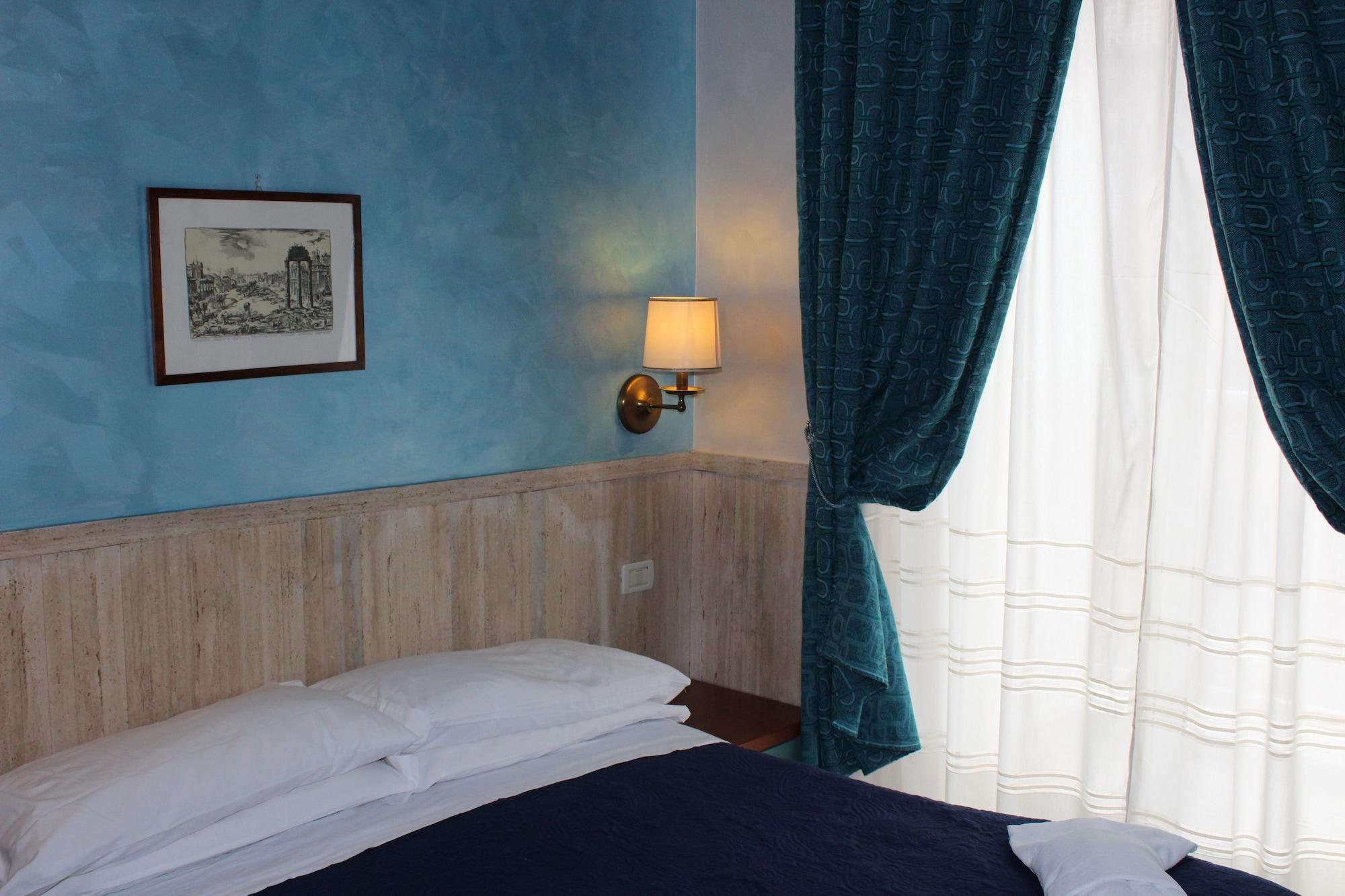 Hotel Pyramid 3*