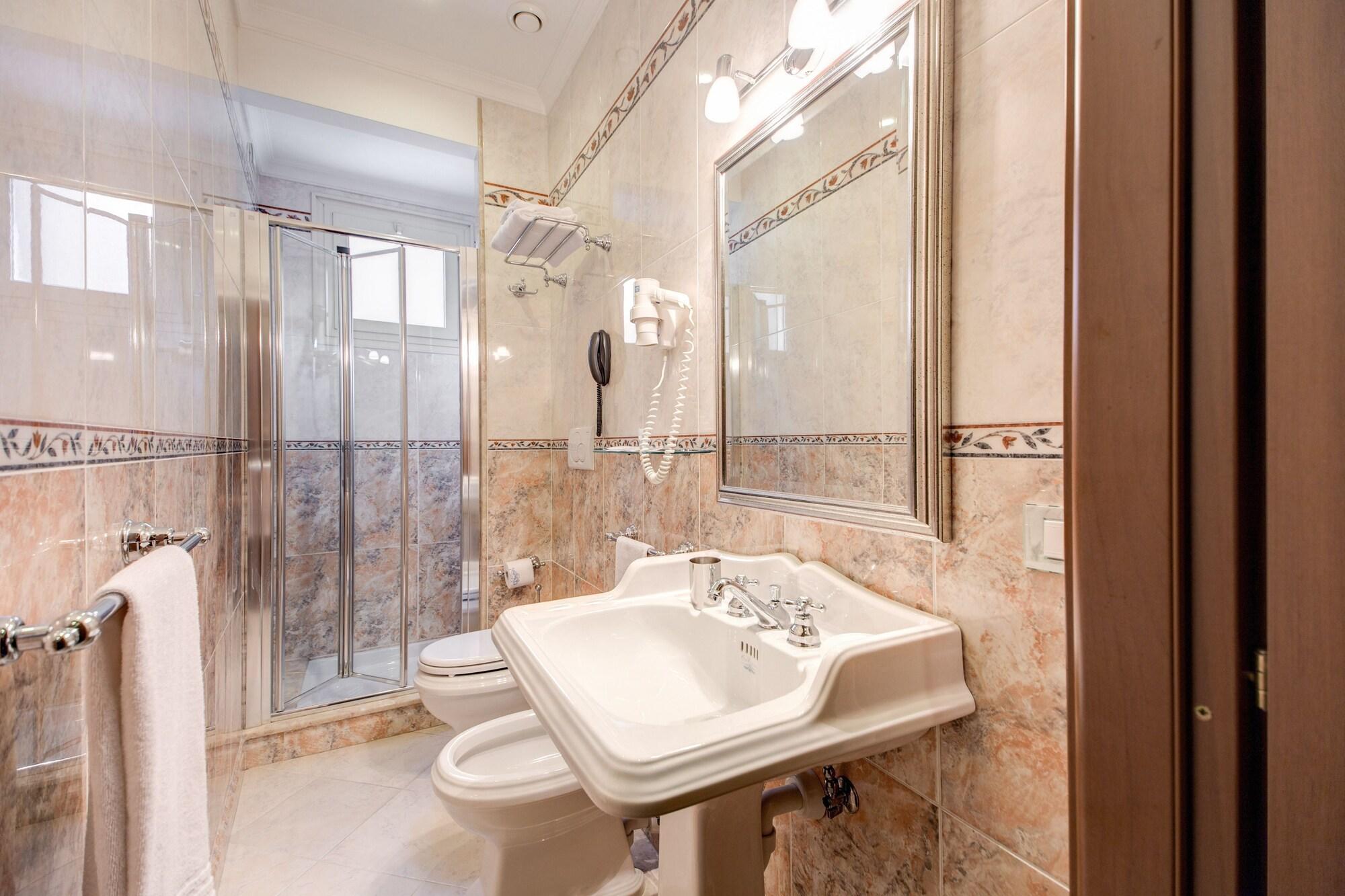 Artorius Hotel 2*