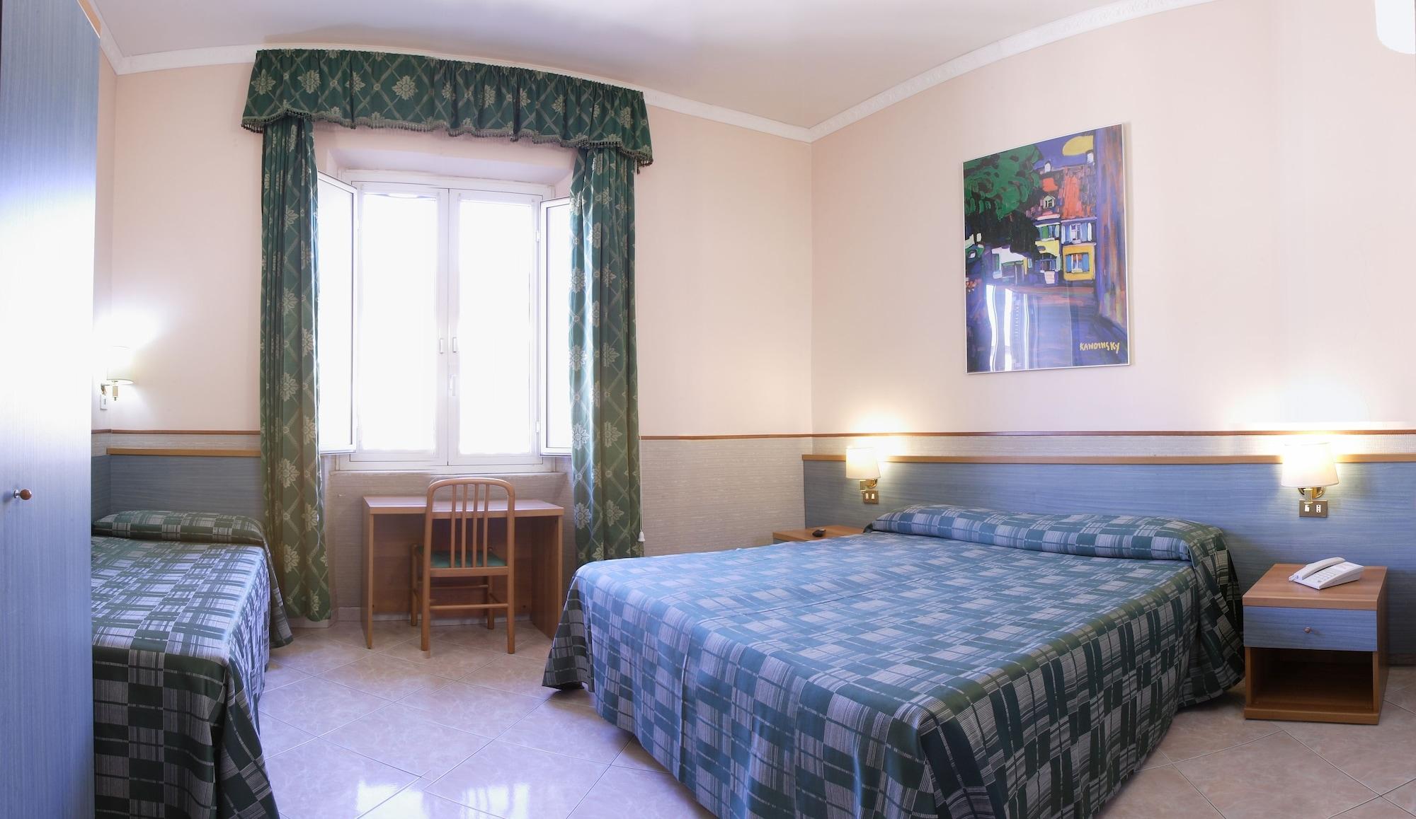 Lazzari Hotell 2*