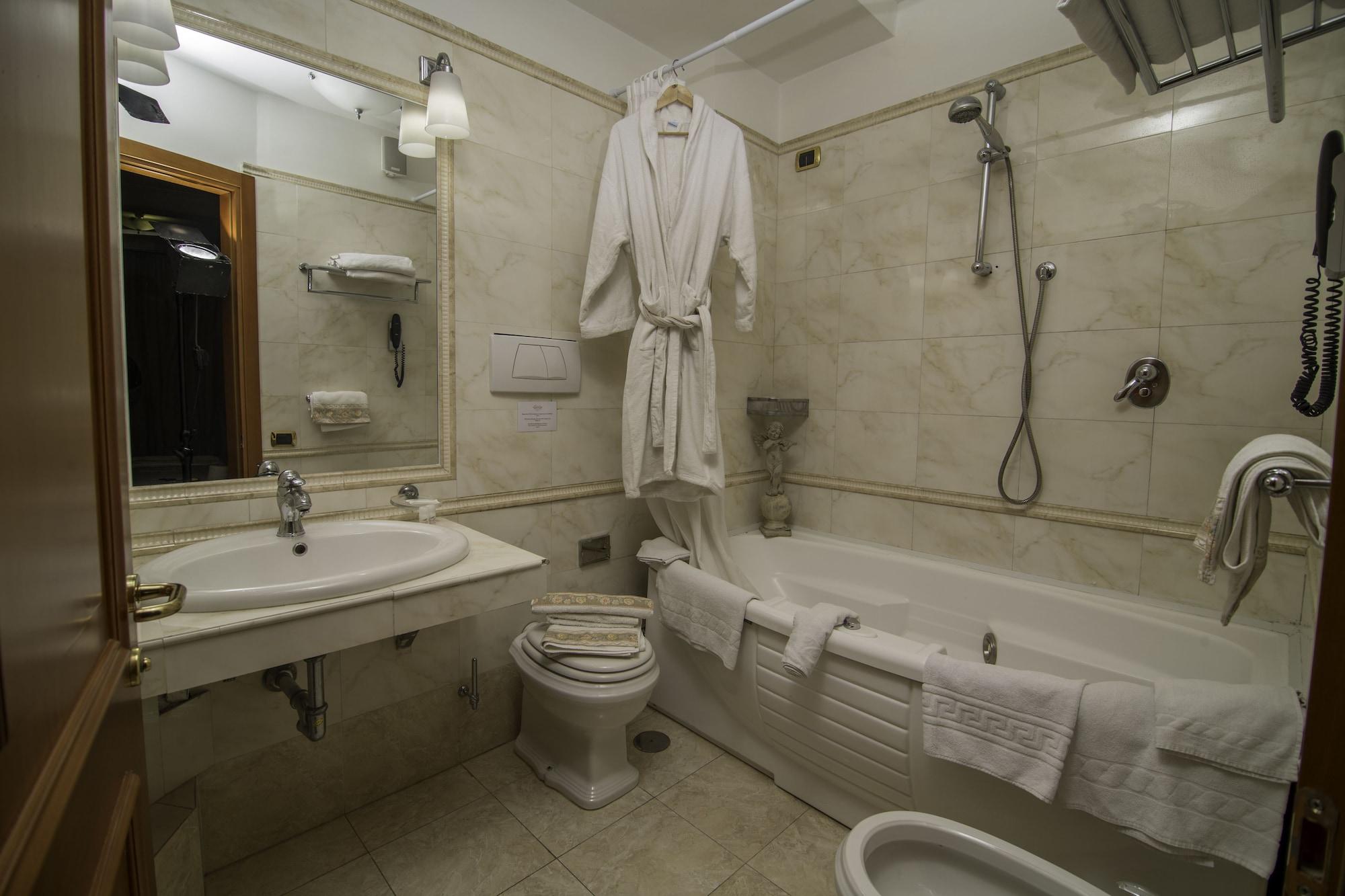 Luxury H 2000 Bed & Breakfast 3*