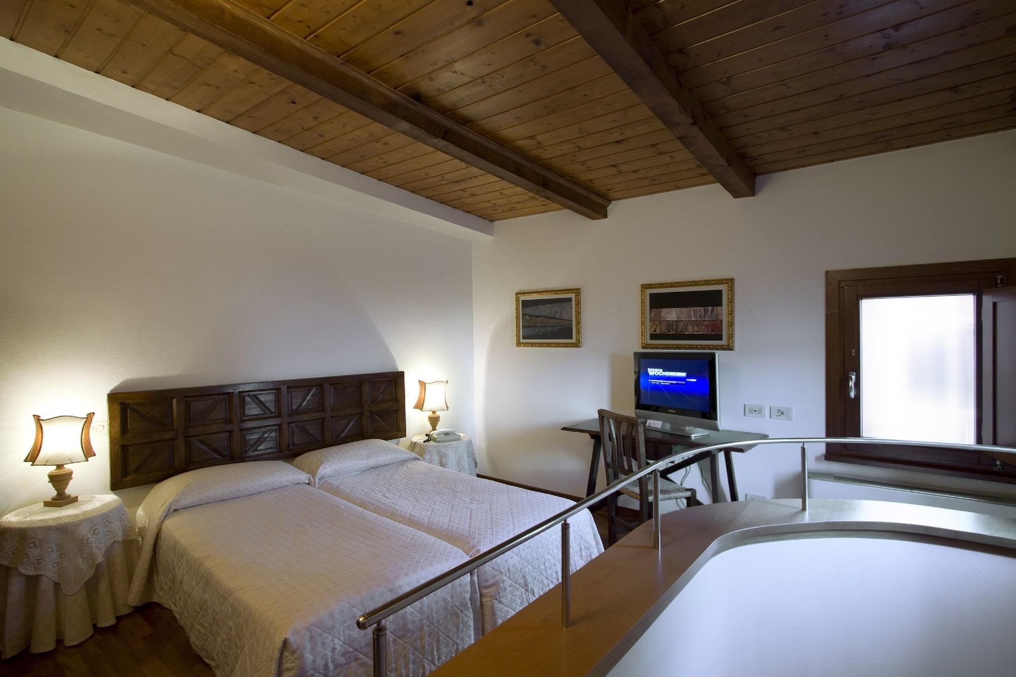 Columbia Hotel 3*