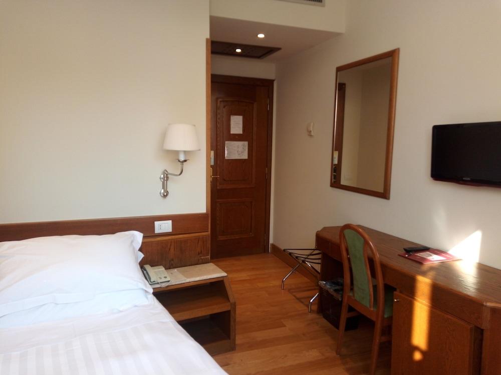 Hotel Santa Chiara Roma