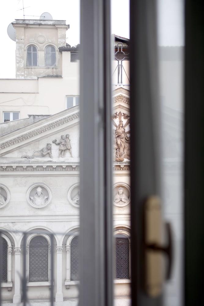 Hotel Santa Chiara 3*