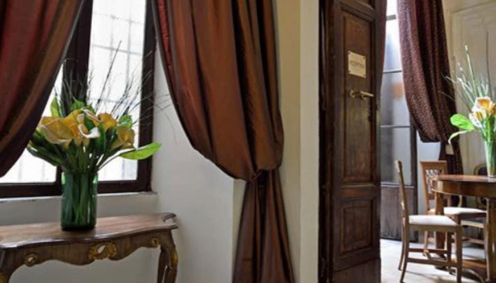 Le Clarisse Al Pantheon Hotel