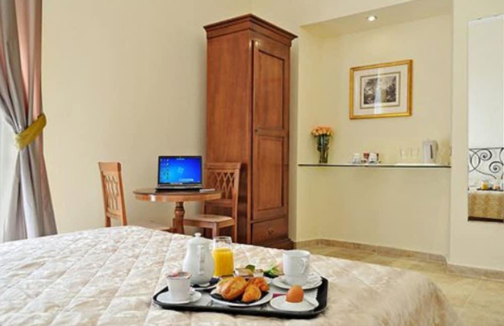 Le Clarisse Al Pantheon Hotel