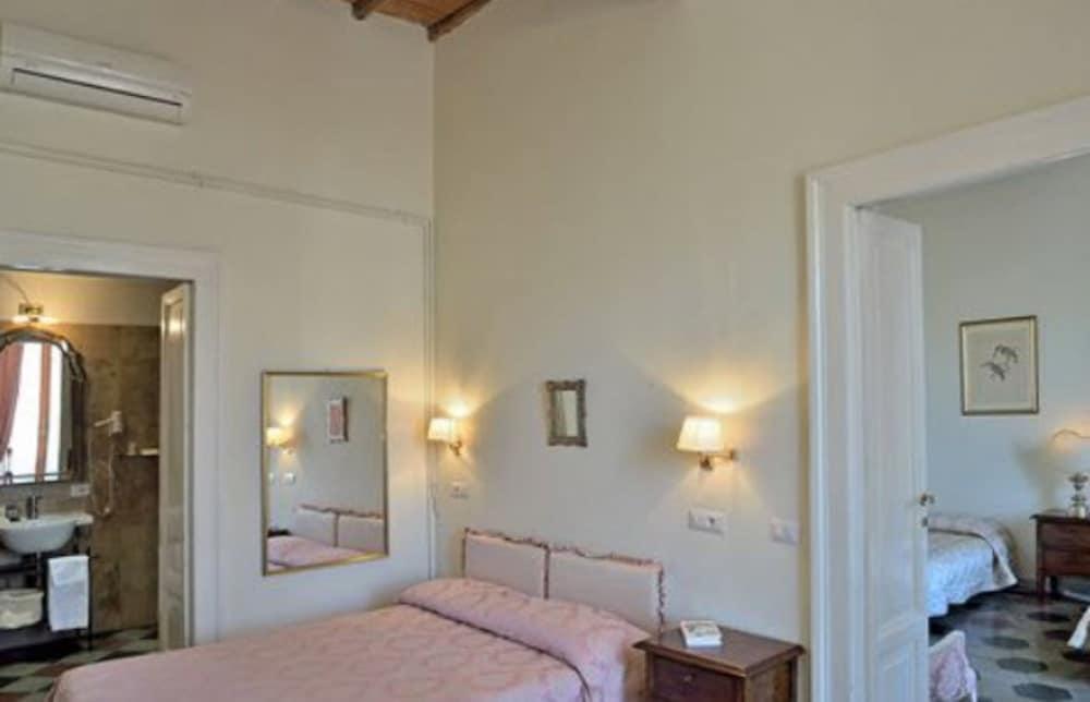 Le Clarisse Al Pantheon Hotel