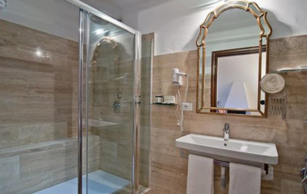 Le Clarisse Al Pantheon Hotel