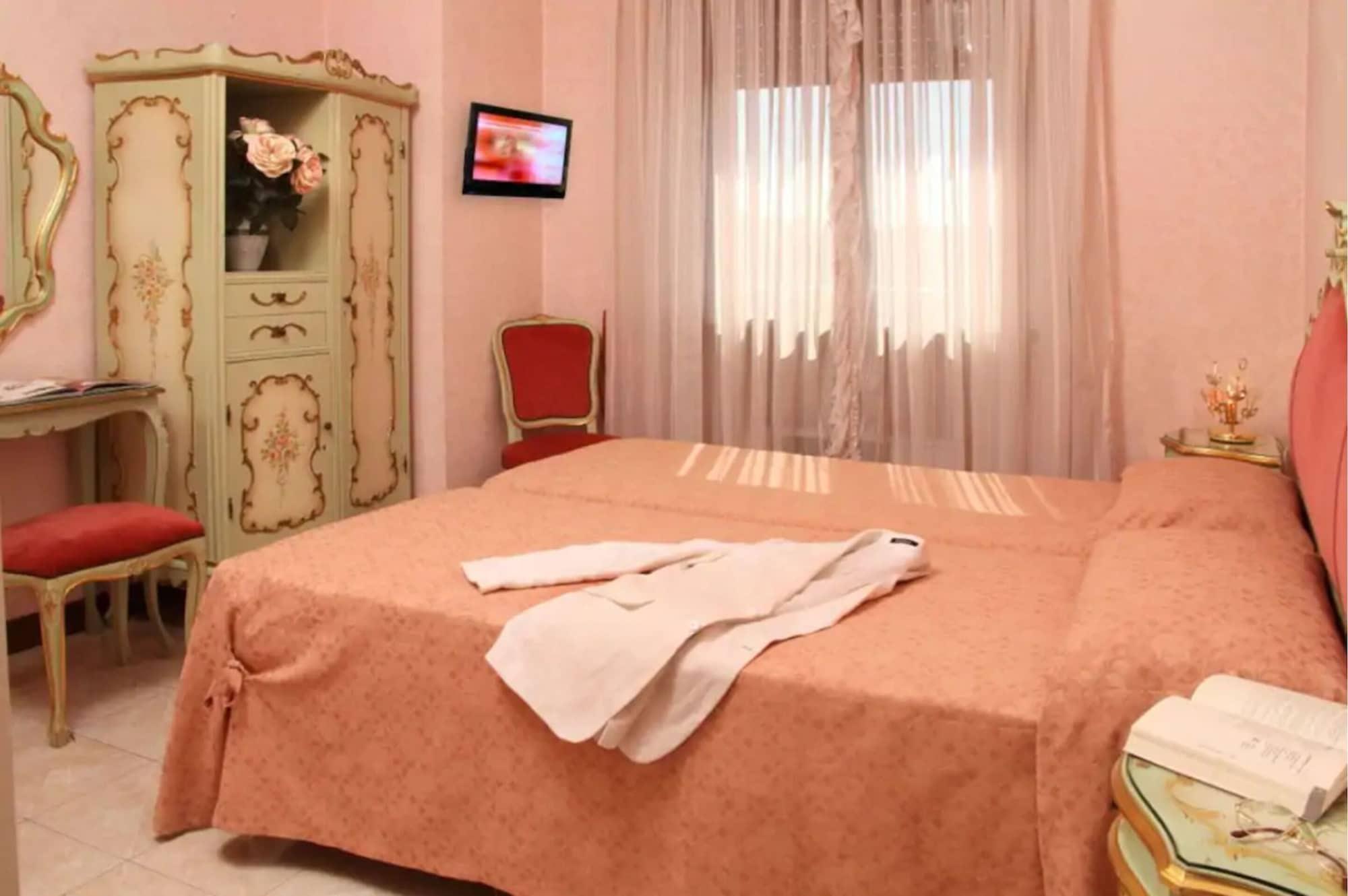 Romulus Hotell 3*