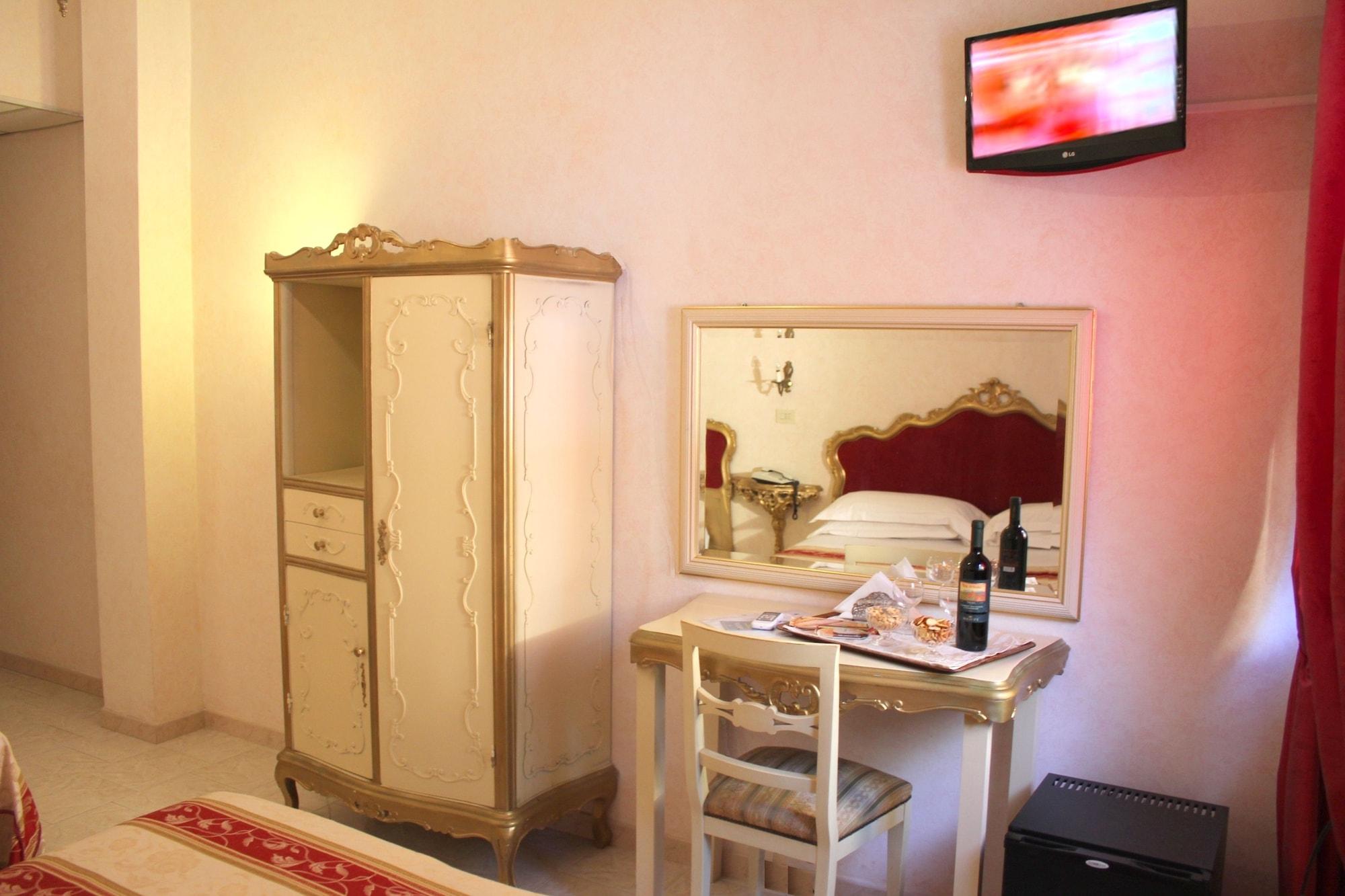 Romulus Hotell 3*