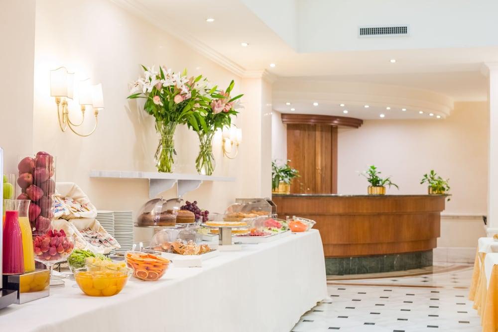 Raeli Luce Hotel