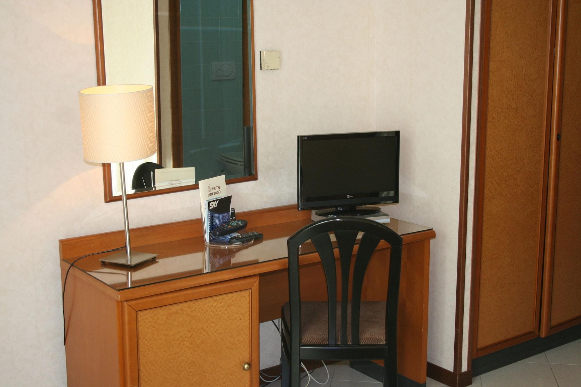 2000 Hotel