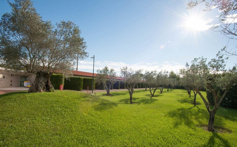 Ways Garden & Leisure 4*