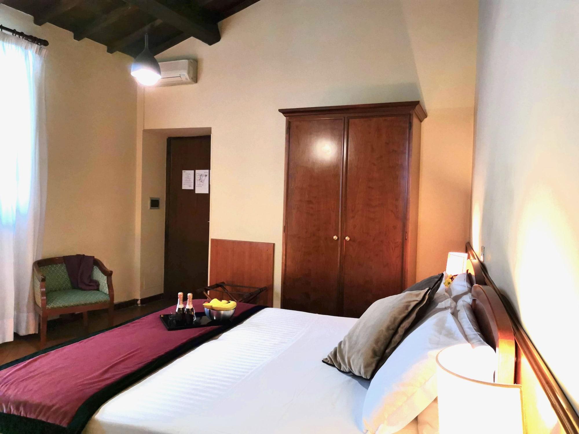 Teatro Di Pompeo Hotel Roma