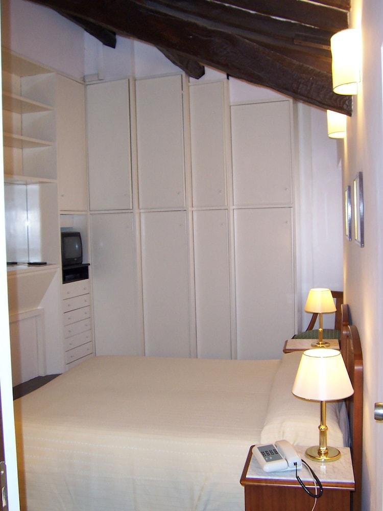 Teatro Di Pompeo 3* Rom