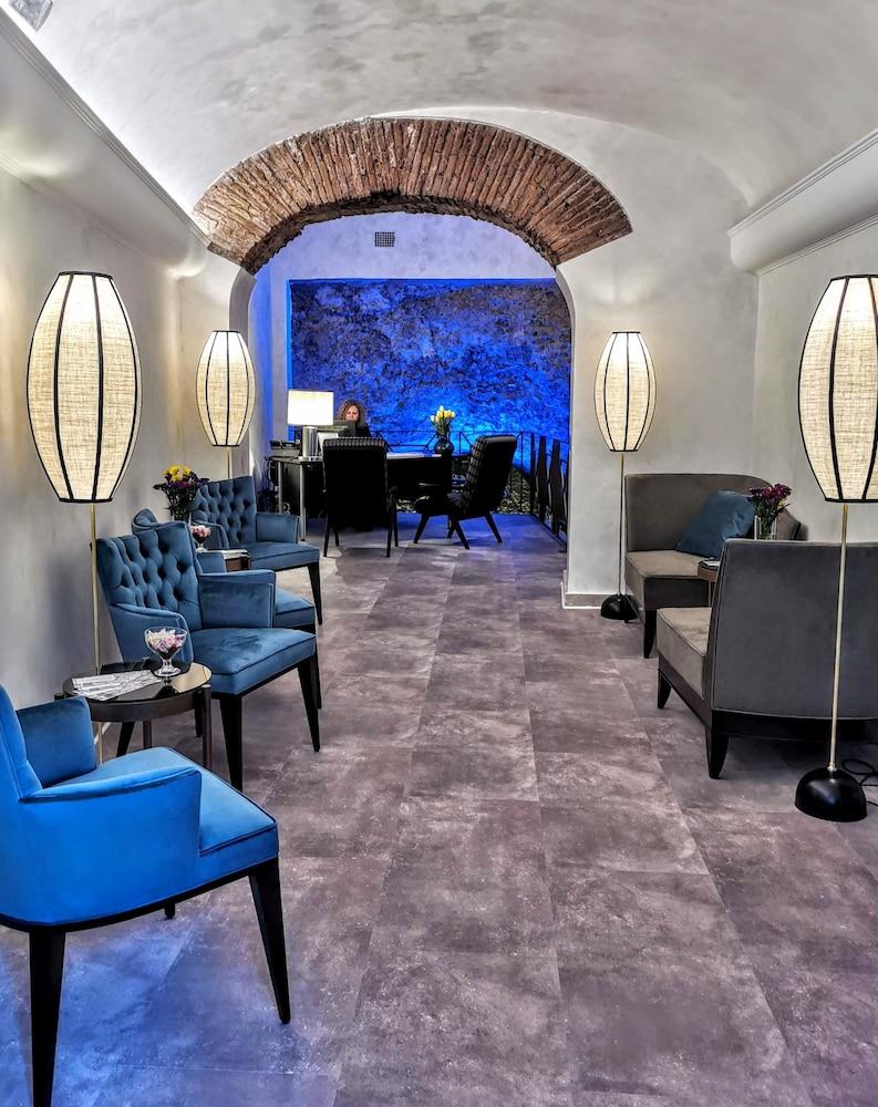 Teatro Di Pompeo Hotel 3*
