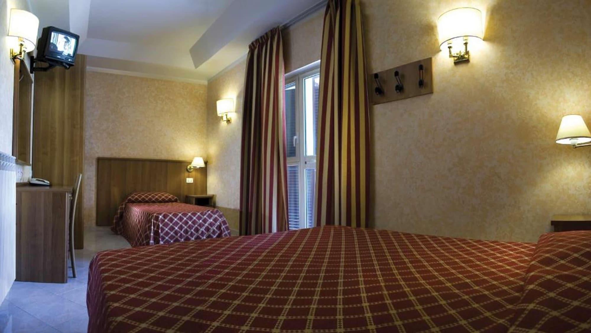 Salaria Hotel