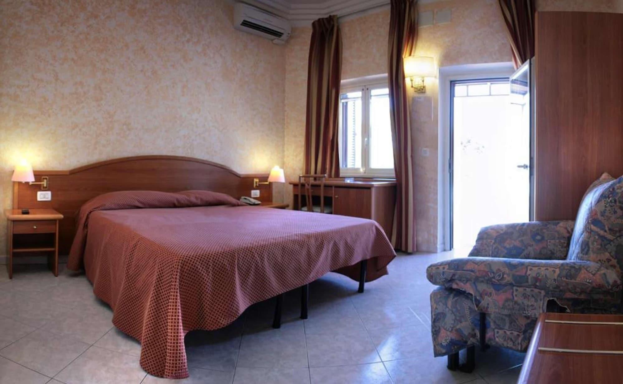 Salaria Hotel 3*